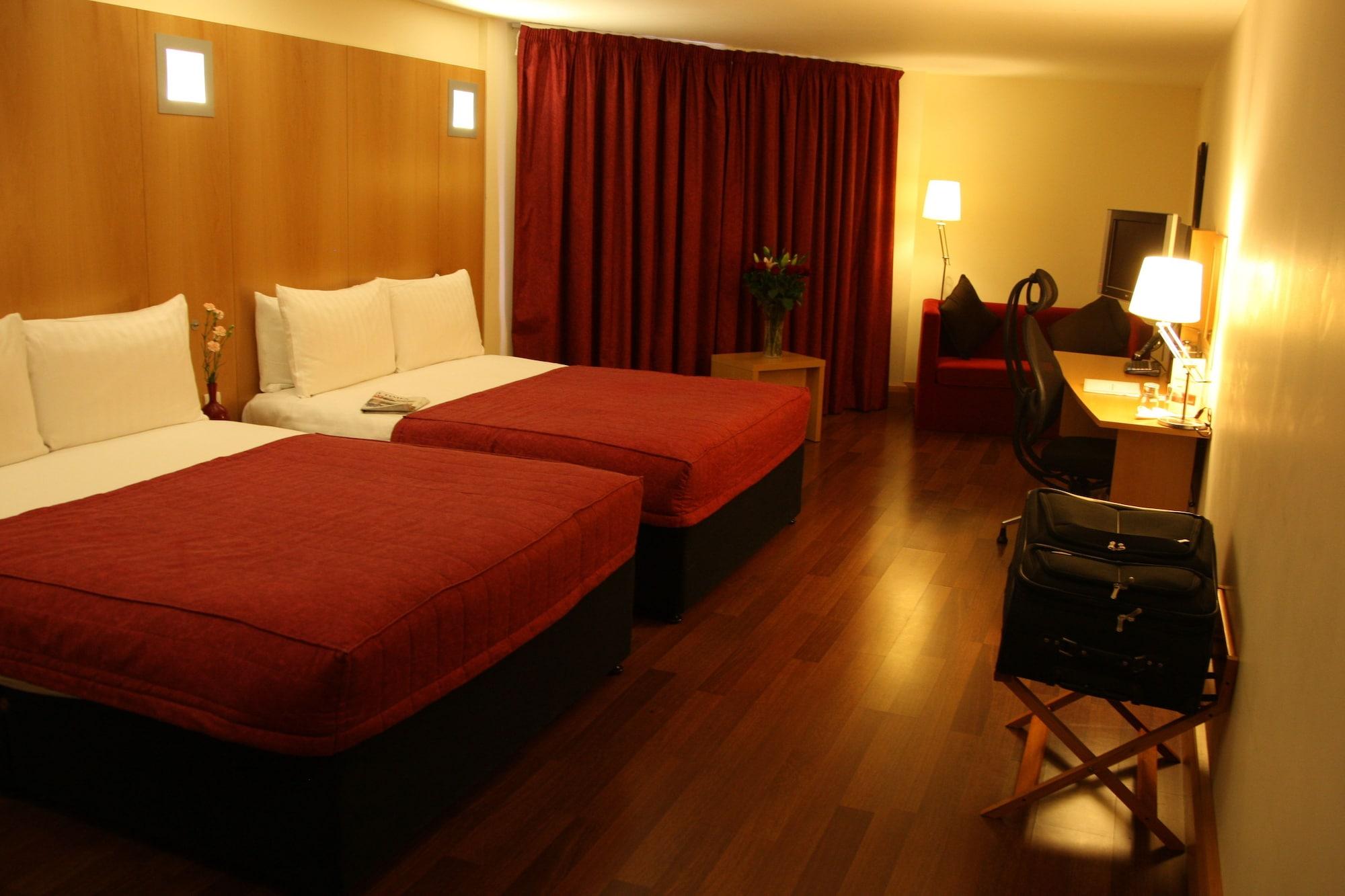 Station House Hotel Летеркени Екстериор снимка