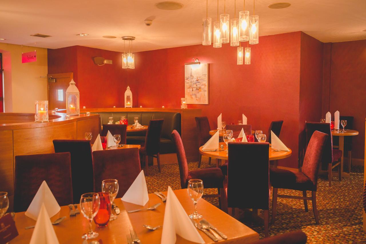 Station House Hotel Летеркени Екстериор снимка
