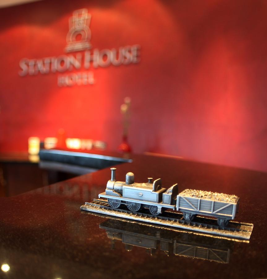 Station House Hotel Летеркени Екстериор снимка